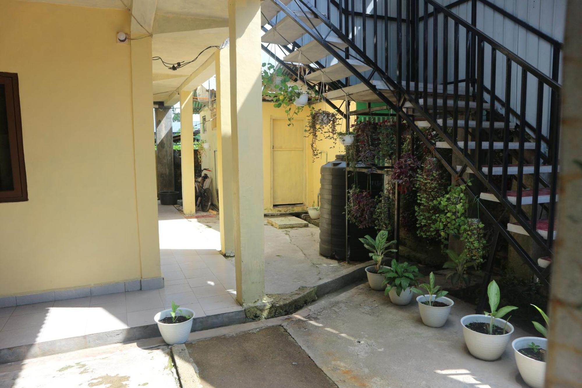 Tange Guest House Ruteng Exterior photo