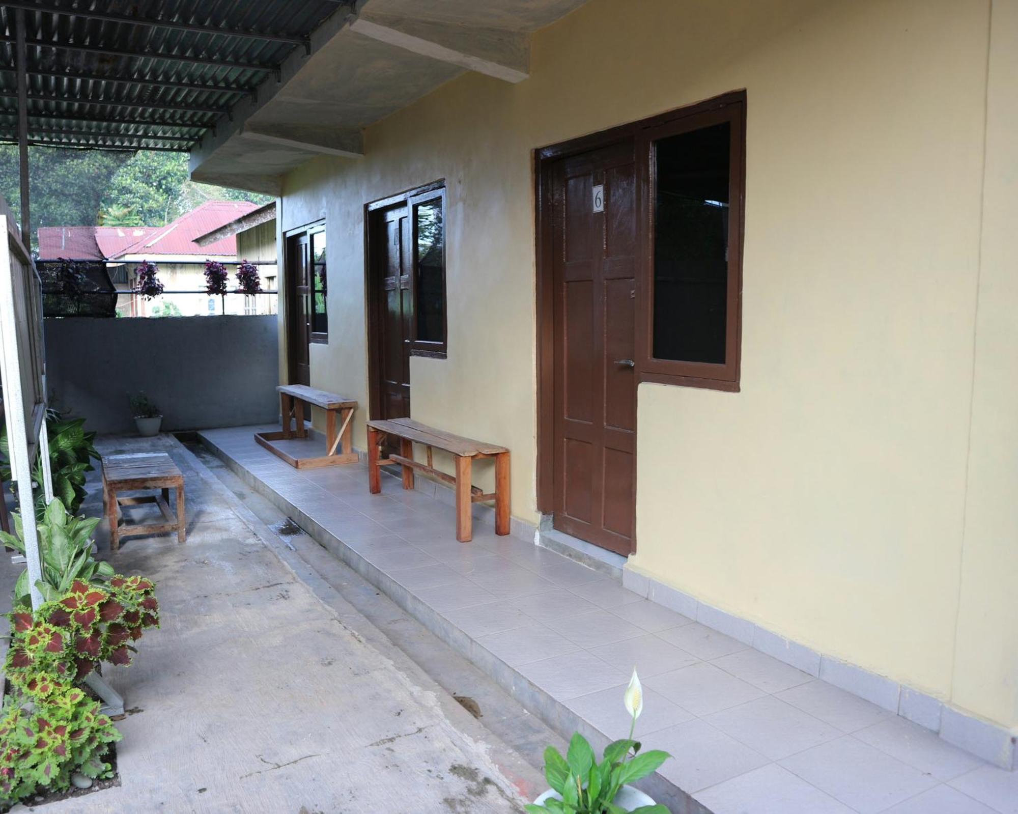 Tange Guest House Ruteng Exterior photo